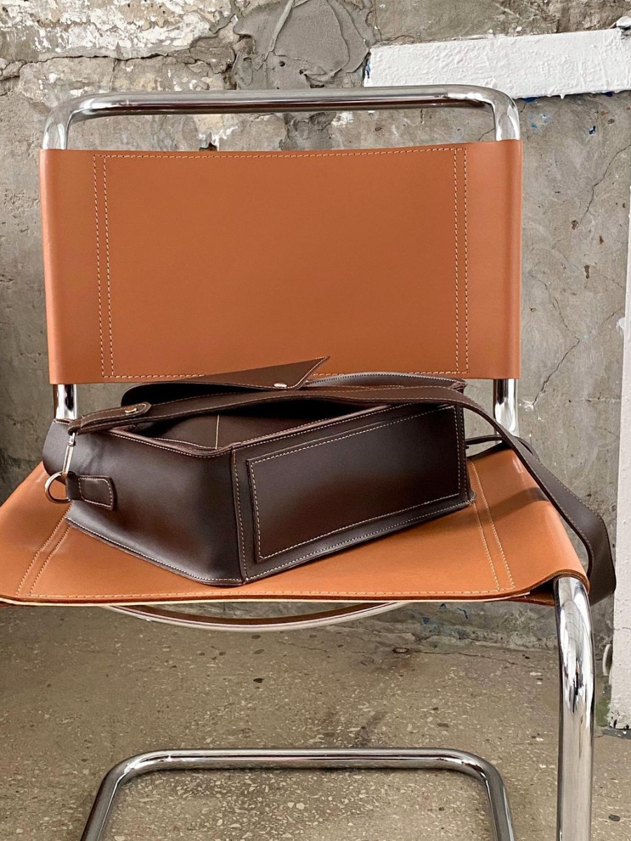 Містка сумка з кишенею спереду НІКОЛЬ шоколадна LM4000-14