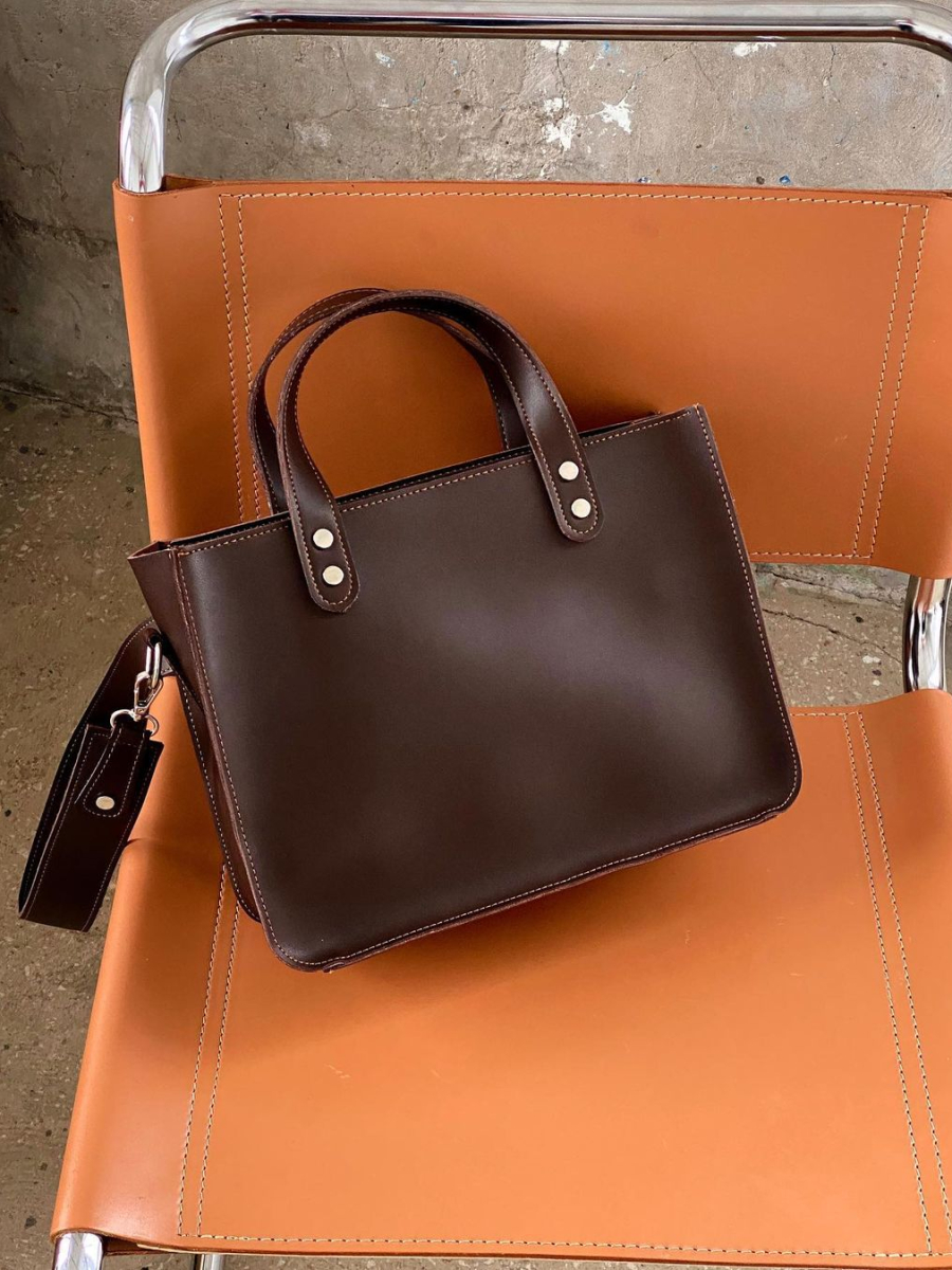 Містка сумка з кишенею спереду НІКОЛЬ шоколадна LM4000-14