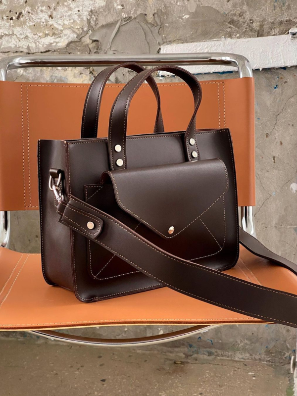 Містка сумка з кишенею спереду НІКОЛЬ шоколадна LM4000-14