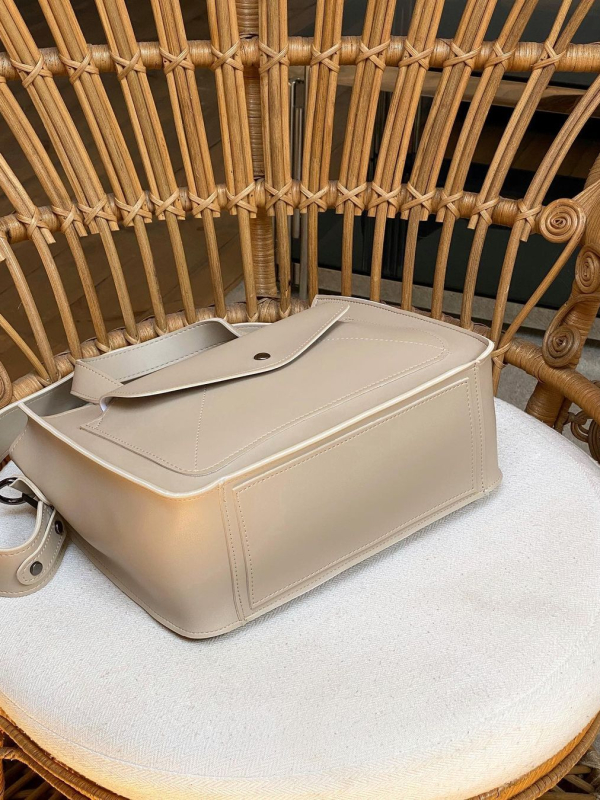 Містка сумка з кишенею спереду НІКОЛЬ бежевого кольору LM4000-5