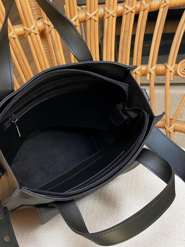 Містка сумка з кишенею спереду НІКОЛЬ чорного кольору LM4000-9