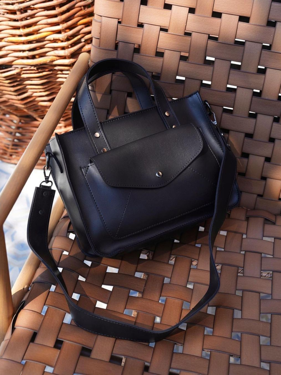 Містка сумка з кишенею спереду НІКОЛЬ чорного кольору LM4000-9