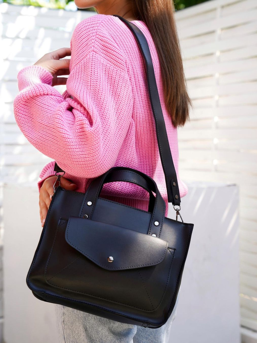 Містка сумка з кишенею спереду НІКОЛЬ чорного кольору LM4000-9