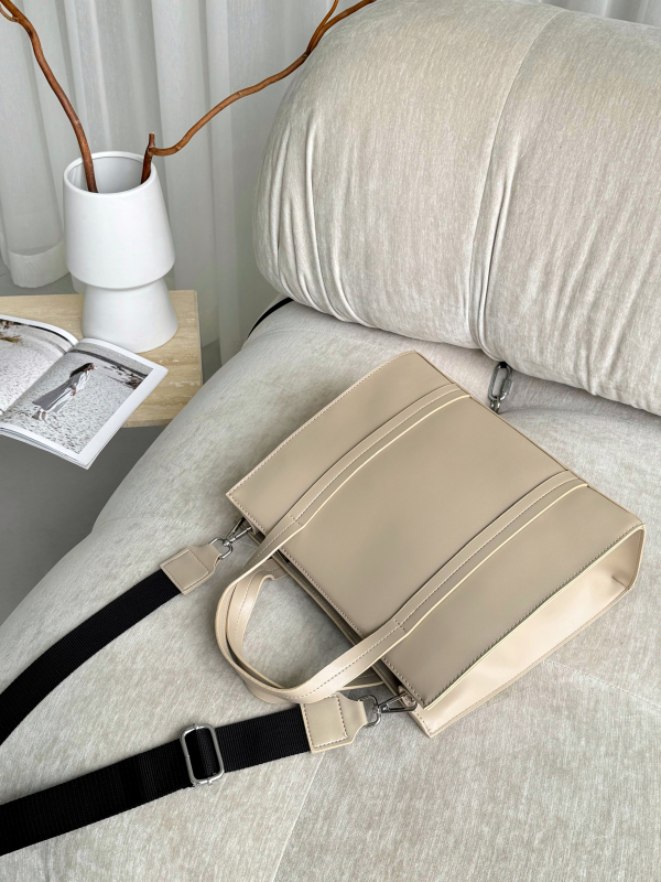 Містка сумка з накладними ручками МІРАНДА бежева LEMAN LM4484-2