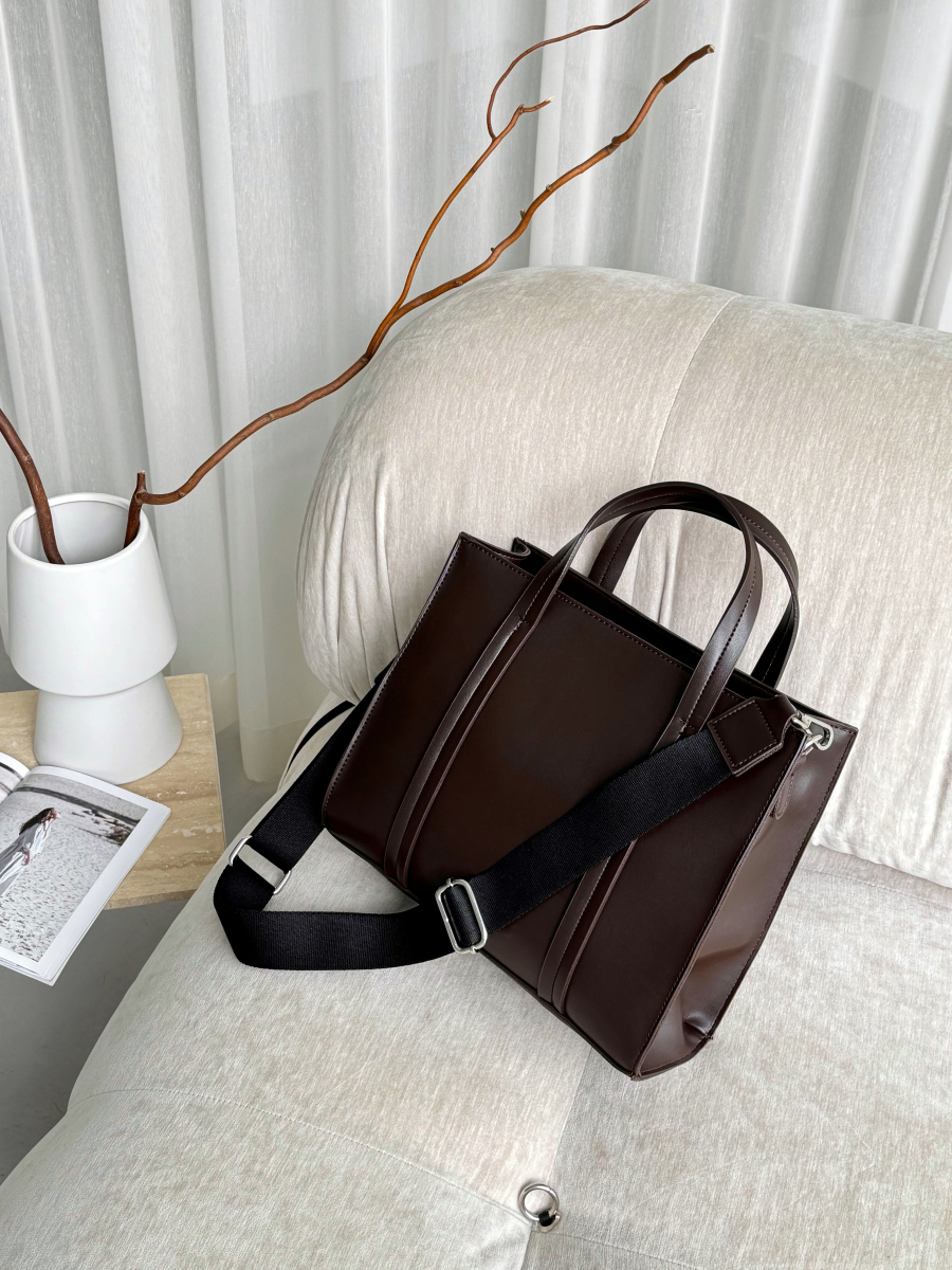 Містка сумка з накладними ручками МІРАНДА шоколадна LEMAN LM4484-4