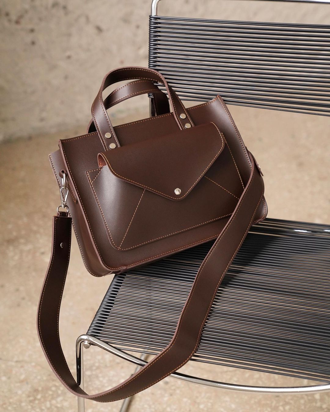 Містка сумка з кишенею спереду НІКОЛЬ шоколадна LM4000-14