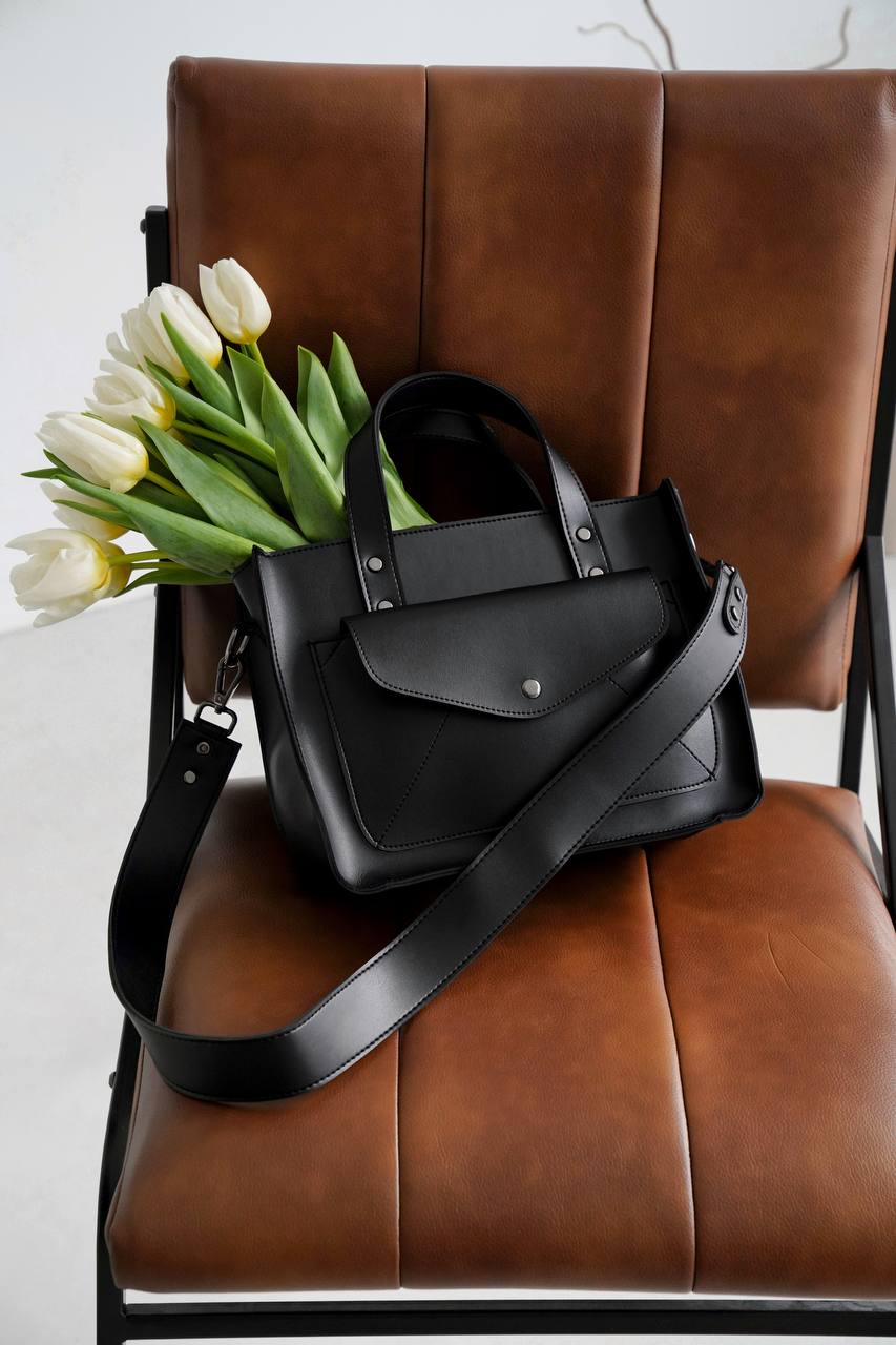 Містка сумка з кишенею спереду НІКОЛЬ чорного кольору LM4000-9